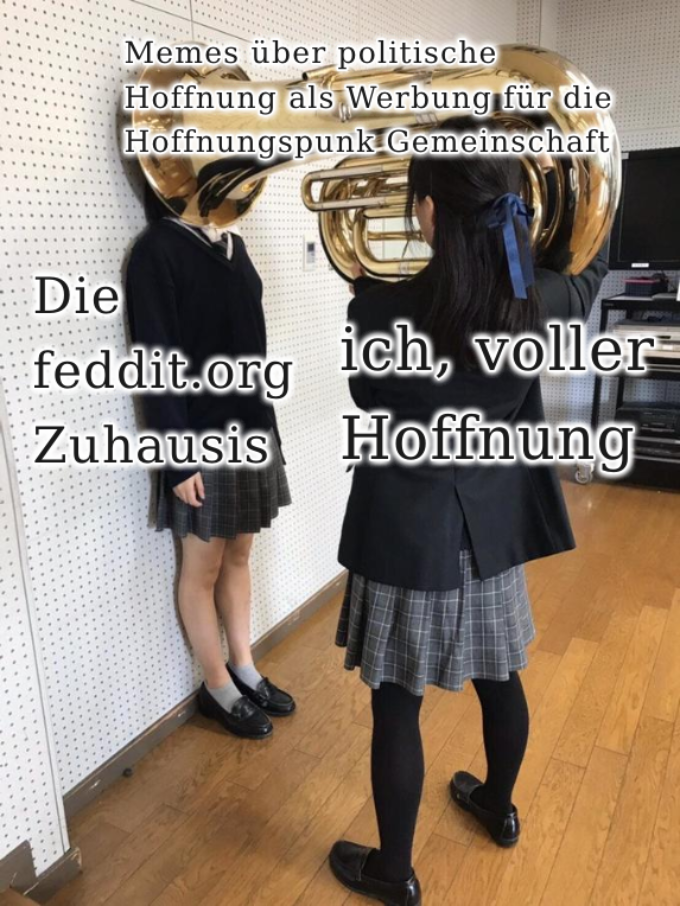 Eine Person steht an einer Wand und eine andere Person hält ihr ein riesiges Blasinstrument vor das Gesicht, sodass  der gesamte Kopf eingehüllt ist.. Überschrift "Memes über politische Hoffnung als Werbung für die Hoffnungspunk Gemeinschaft". Die Person, die das Blasinstrument hält: "Ich, voller Hoffnung". Die Person mit dem Blasinstrument im Gesicht: "Die feddit.org Zuhausis"